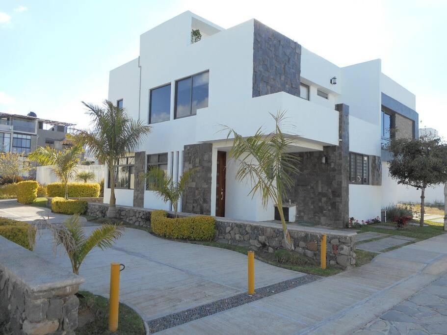 Hermosa Casa En Orilla Del Lago -Zona De Villedos- San Cristobal Zapotitlan Kültér fotó