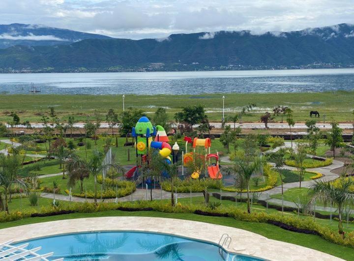 Hermosa Casa En Orilla Del Lago -Zona De Villedos- San Cristobal Zapotitlan Kültér fotó